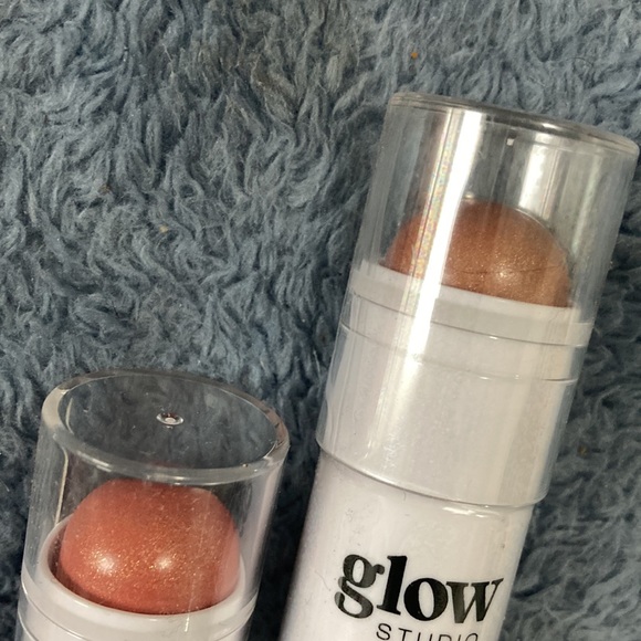 $60 Makeup Bundle from Express $180 Value GLOW STUDIO - Picture 6 of 8